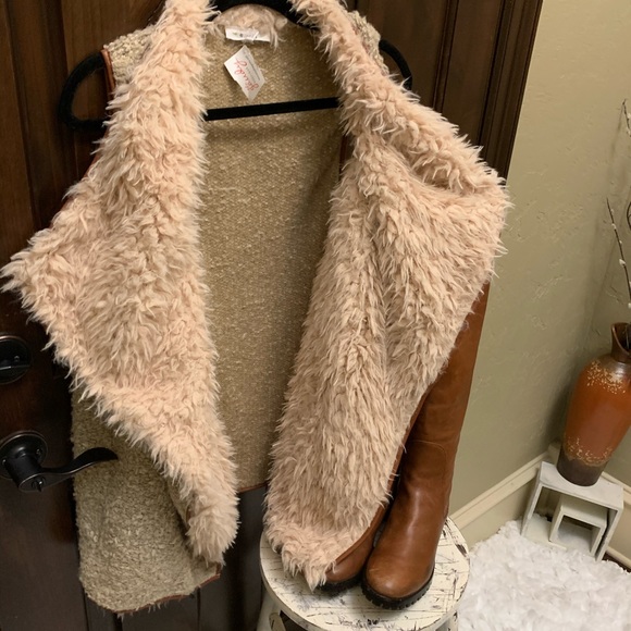 ✨👗✨ NWT Vest only - Picture 5 of 8